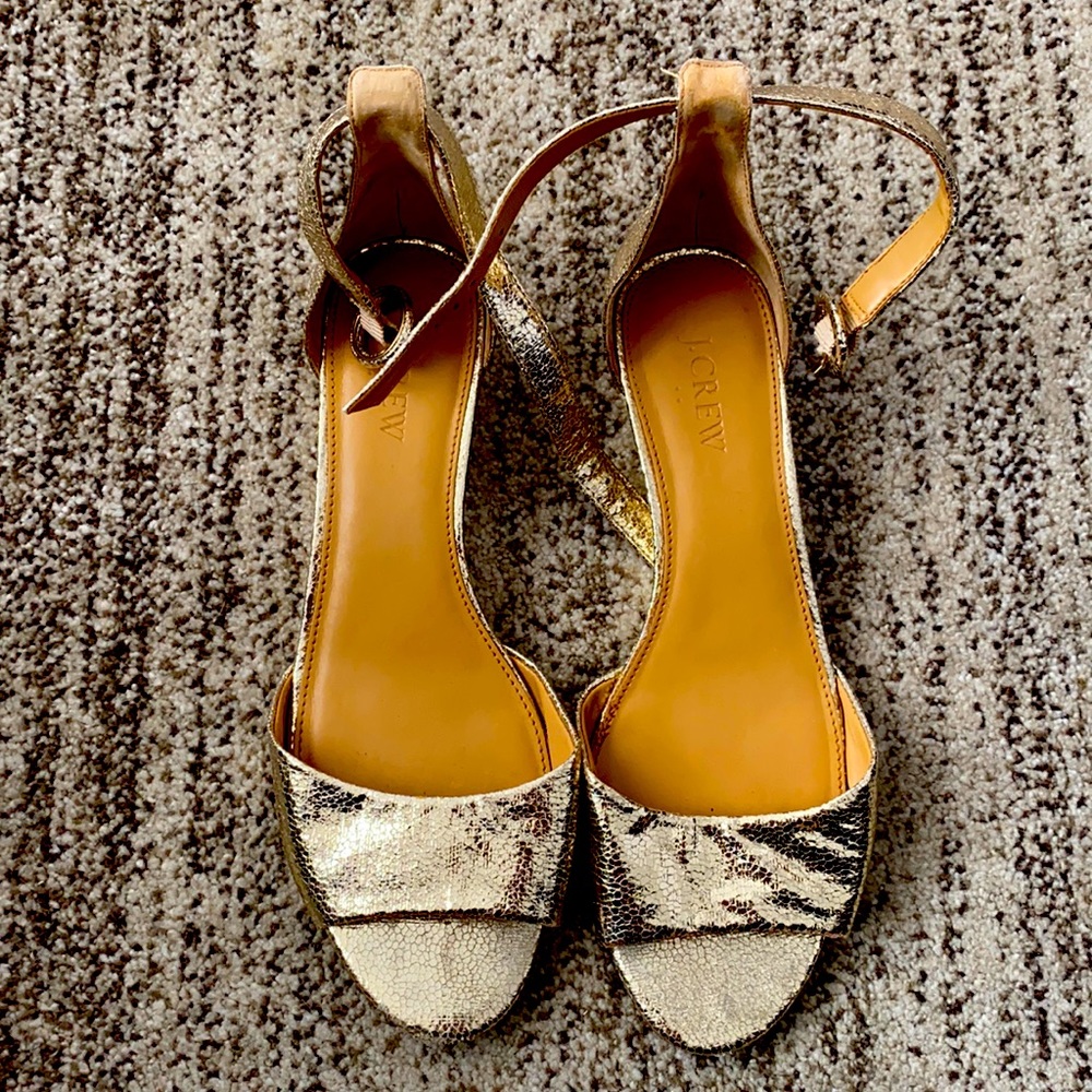 Beautiful gold wedge shoes!